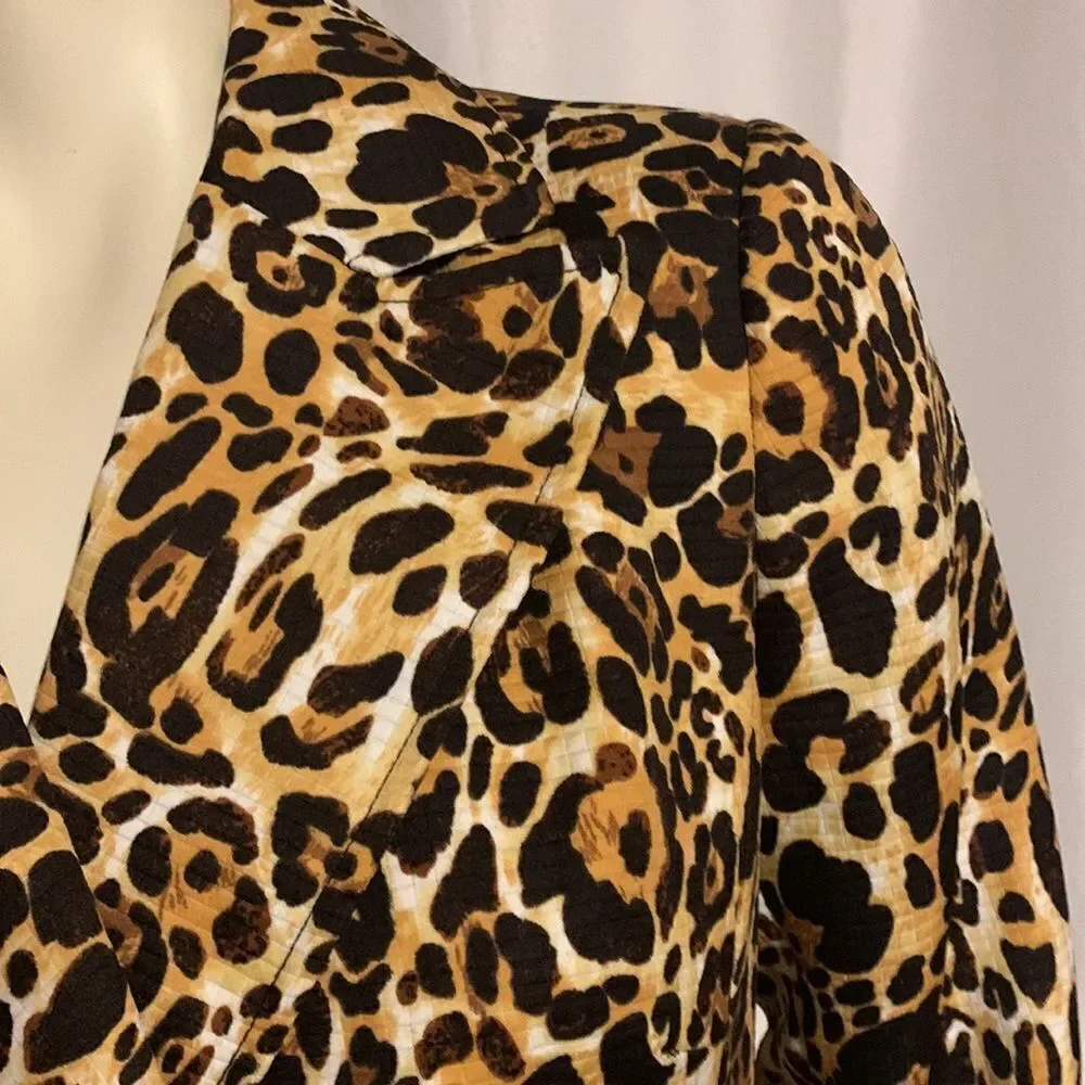 Vintage Isabella quilted animal print blazer jacket. Size 8‎